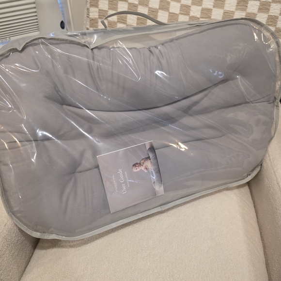 Snuggle Me Organic Infant Lounger & Lounge Covers  Lilac Like New! - Picture 2 of 9